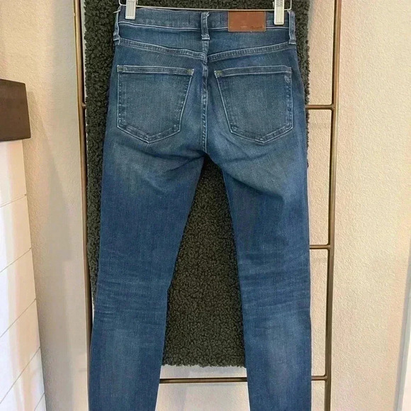 Madewell 8” Skinny Jeans - Picture 4 of 6